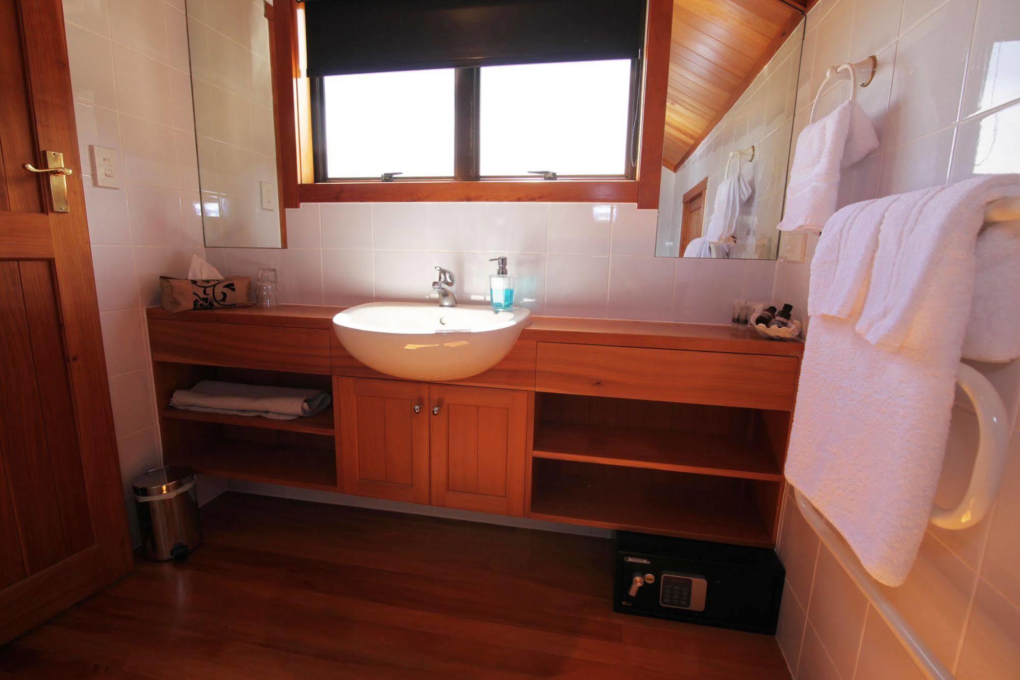 Te Puru Beach Lodge Extérieur photo